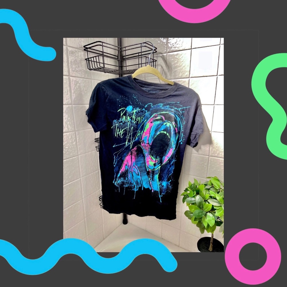 **SALE** PINK FLOYD THE WALL Shirt (M)
